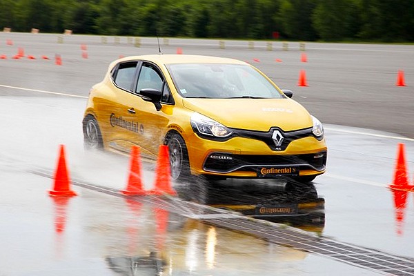 Renault Clio RS, les Conti Satefy Days
