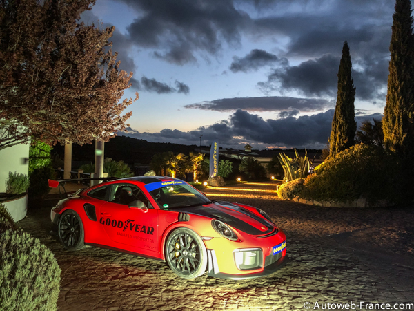 Goodyear Eagle F1 Supersport RS Le Goodyear Eagle F1 Supersport RS équipe la Porsche 911 GT2 RS