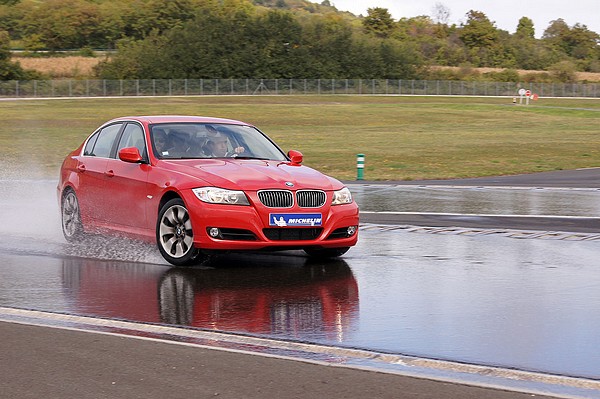 BMW 330i en essai sur la piste 3 Bis dite Canard