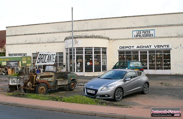 Notre Honda CR-Z, dans le centre de Lapalisse