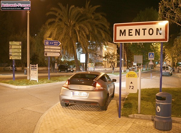 La Honda CR-Z termine son périple de 1000 km à Menton (D6007)