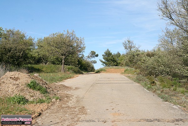 Vestige de l'ancienne N7 à l'entrée de Saint Maximin la Sainte Baume