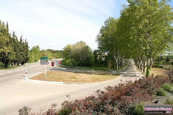 Entrée de Lambesc, déviation ou centre du village