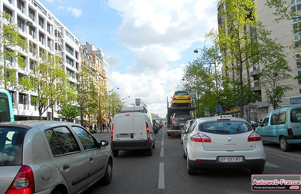 Avenue d'Italie un vendredi soir