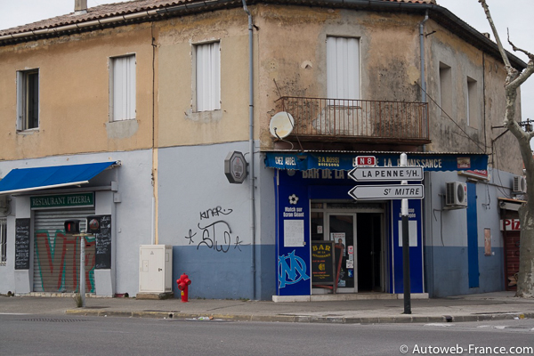 A la sortie de Marseille, un panneau affiche encore l'ancienne appellation N8